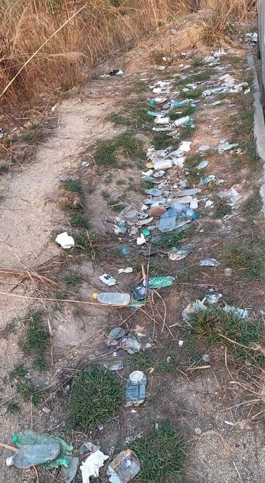 部分行山人士更欠缺公德心，唔止亂拋垃圾，令水樽、紙巾、膠袋等遺留喺郊外