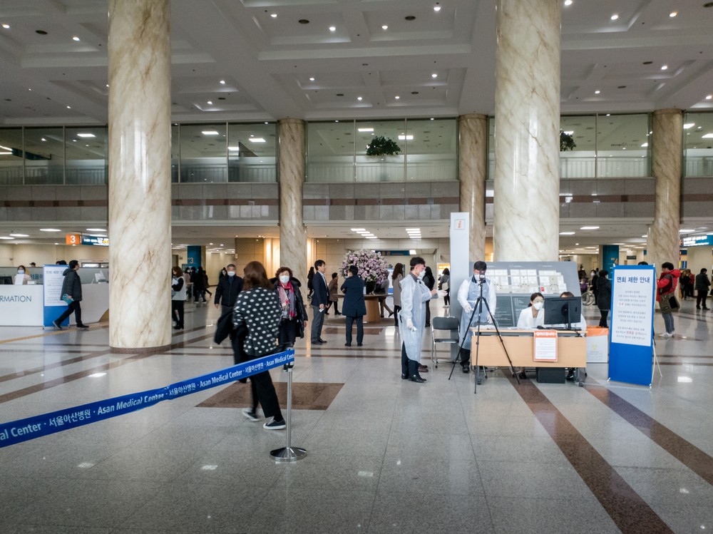 妻子曾要佢帶仔仔離開武漢，但佢話：「唔知封城幾時先完，我做唔到。」