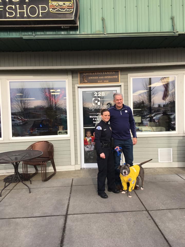 Pasco市警局決定實現呢個心願，於是Eddie著上定制好嘅制服，宣誓就職並喺街上巡邏。