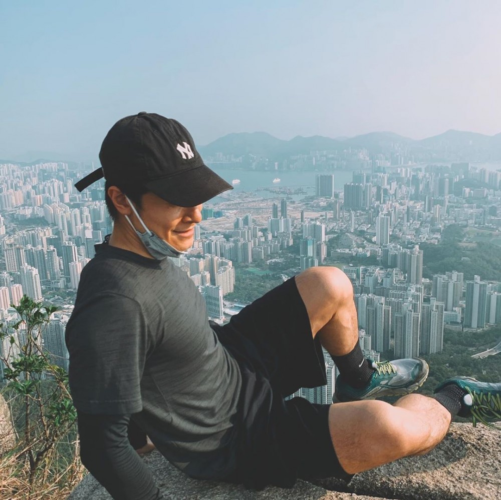 一行十多人，各自分工，準備垃圾袋、鐵夾、手套等等，行咗20分鐘左右，就已經見到有唔少垃圾