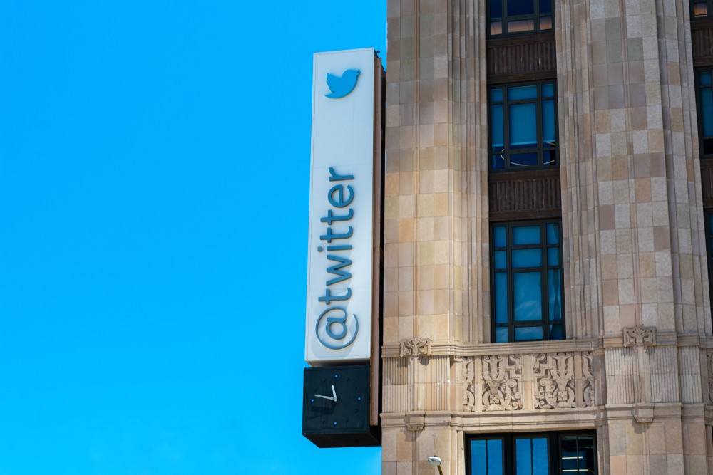 Twitter為防範新冠肺炎疫情,就宣佈取消晒所有非必要嘅公幹及活動,直至世衛或美國疾病控制及預防中心宣佈疫情緩和,或有針對性疫苗推出為止,減低員工與合作夥伴因接觸而受感染或傳播嘅風險。