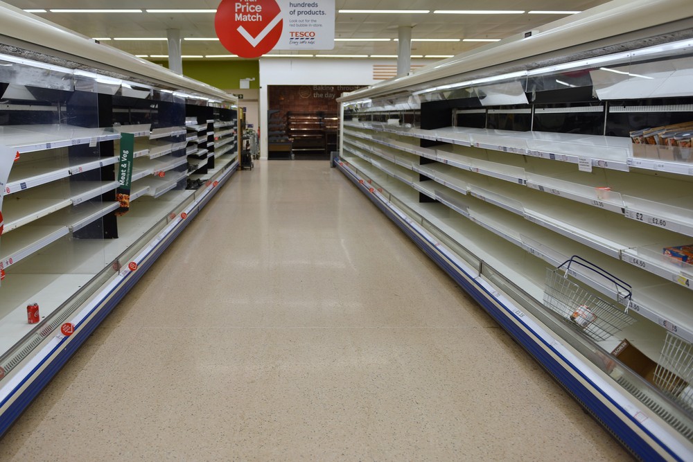 超市日用品、糧食等都被「掃清」，雞蛋亦好難買到。