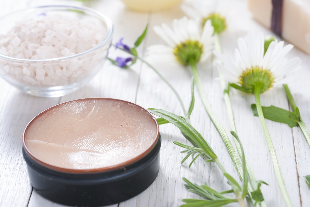 今日消費者委員會就公佈佢哋早前調查市面45款潤唇膏嘅測試結果。