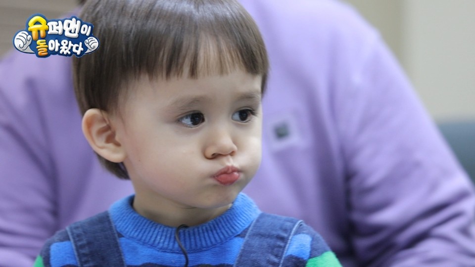 《超人回來了》係一套觀察型綜藝，紀錄韓國名人爸爸喺無妻子協助下獨力照顧孩子嘅48個鐘。