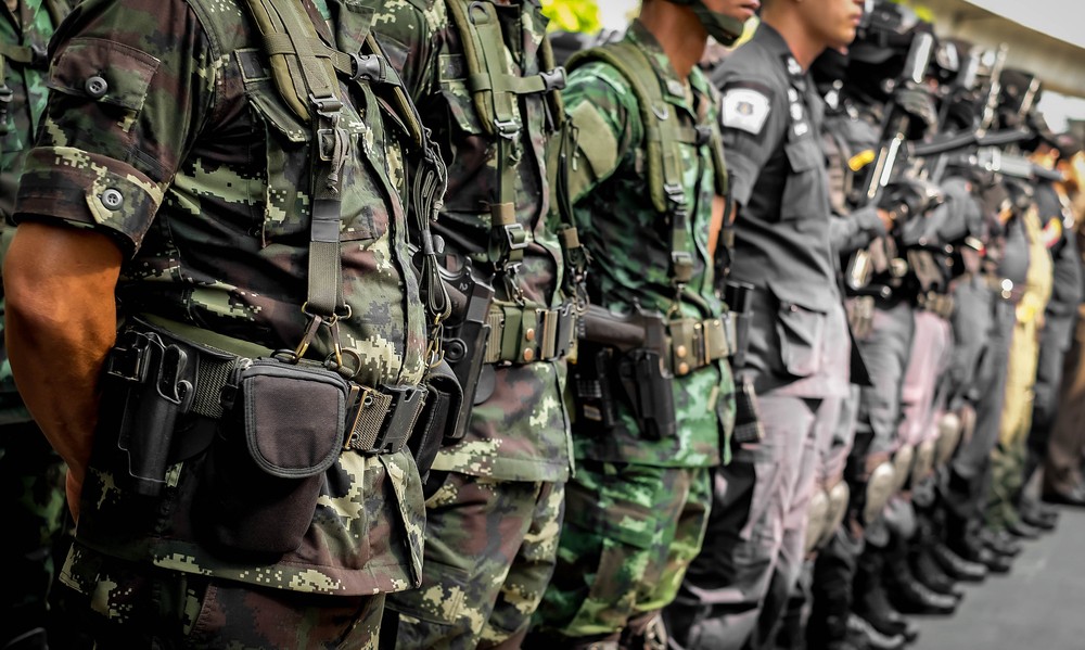 警方見現場混亂,於是開槍擊斃該名農民。