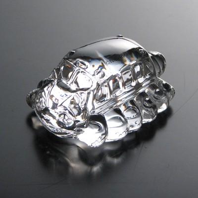 龍貓系列水晶玻璃紙鎮共有 3 款動態造型,由日本著名瓷器品牌 Noritake 製造,並首次於 Donguri Republic 香港店發售。