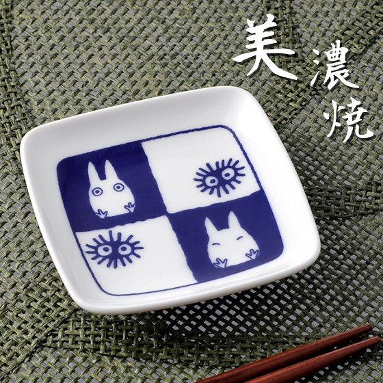 全系列共 12 款,除了用於裝盛醬油、調味料、小菜和甜 點,也可用作放置首飾小物。