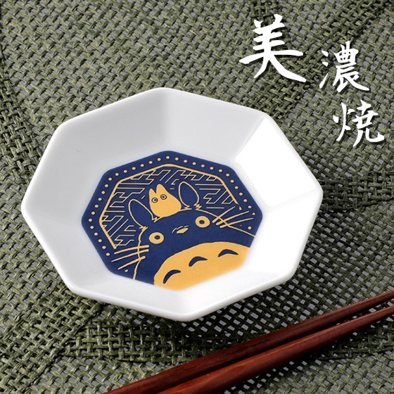 全系列共 12 款,除了用於裝盛醬油、調味料、小菜和甜 點,也可用作放置首飾小物。