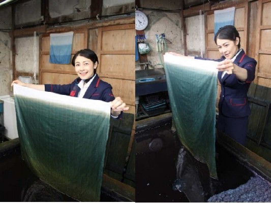 由染布到成品都係全人手製作。