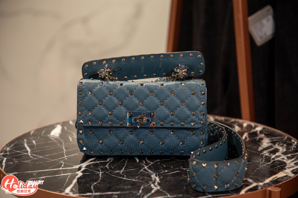 窩釘設計，非常型格。