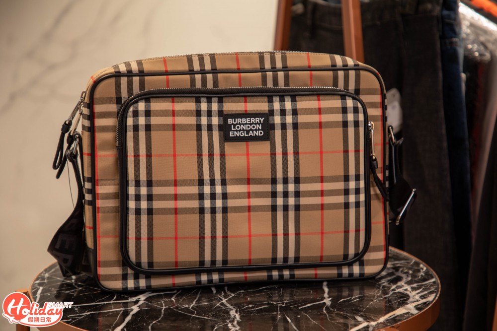 BURBERRY袋款是記者推介中最大的。