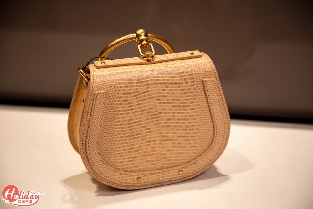 CHLOE’手挽袋又高貴，又小巧。