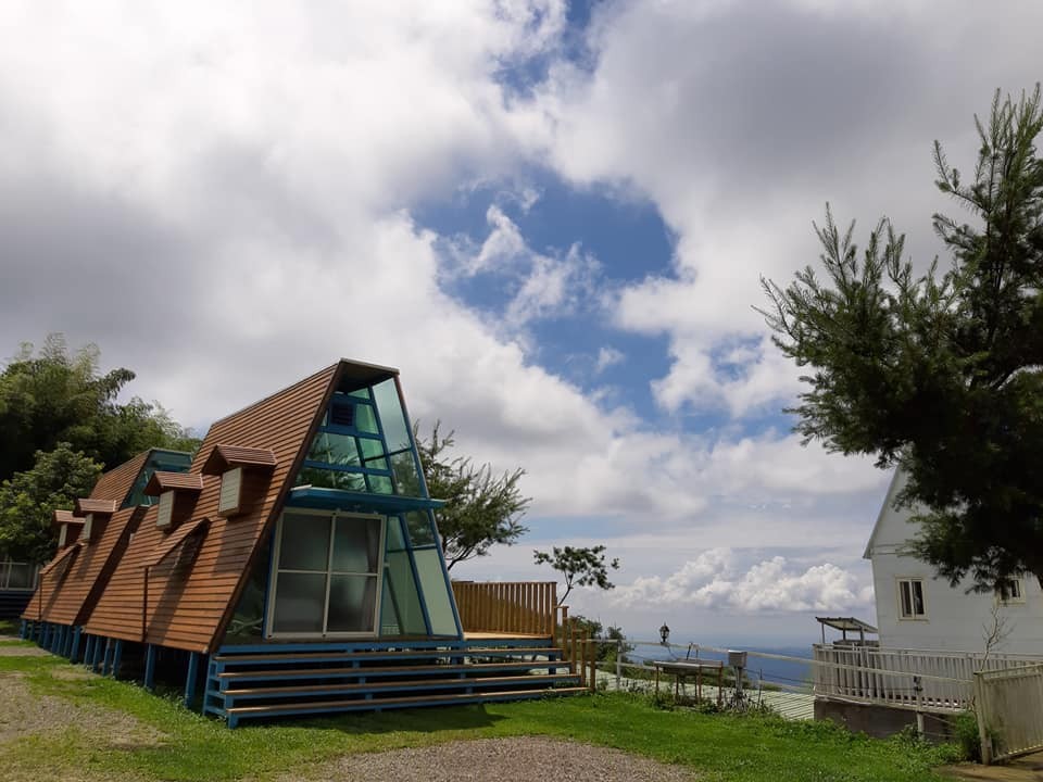 透明屋頂玻璃屋晚上睡覺時可以躺著數星星、欣賞銀河，好浪漫呀～