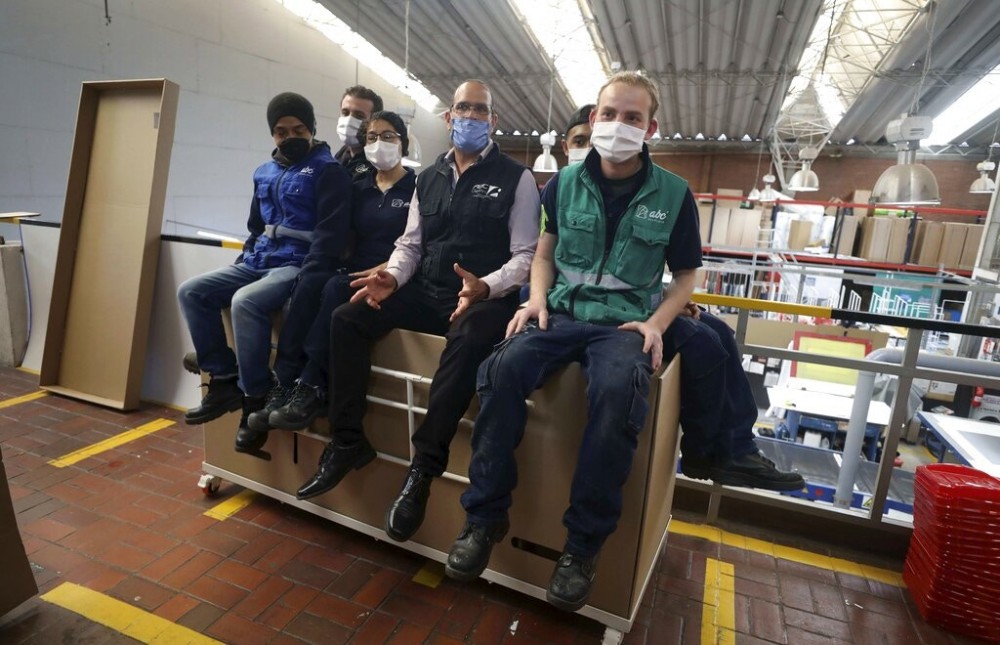 此床價格約85美元，並可承受150公斤嘅重量。