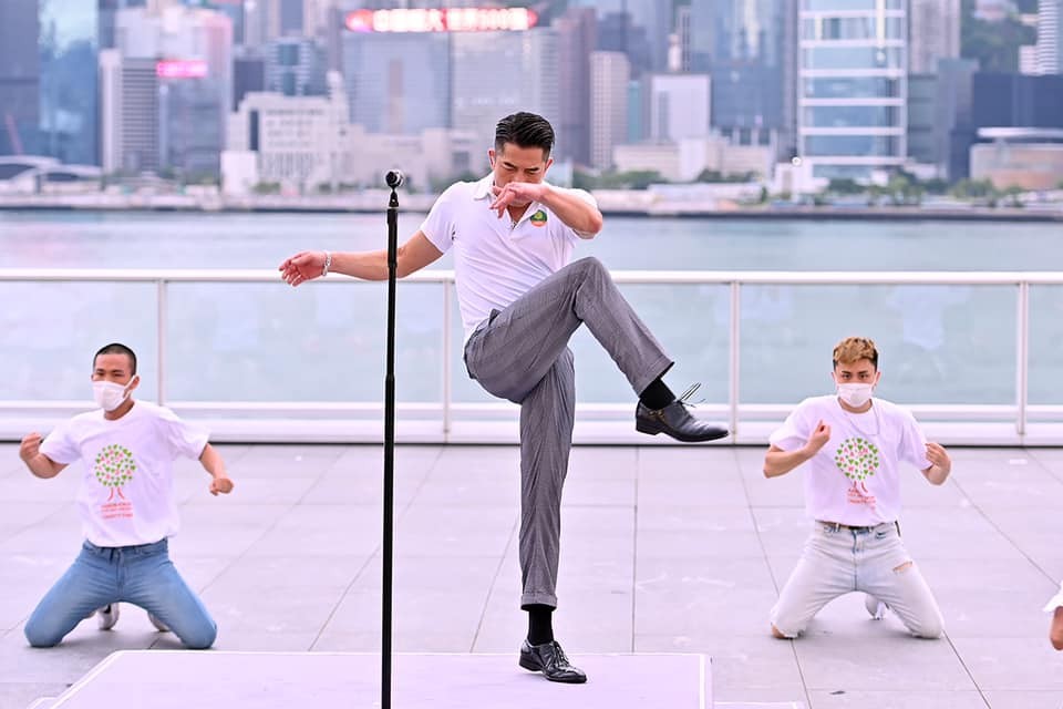 《鼓舞·動起來慈善演唱會》喺佢嘅演唱會紀錄上必須占有重要一頁