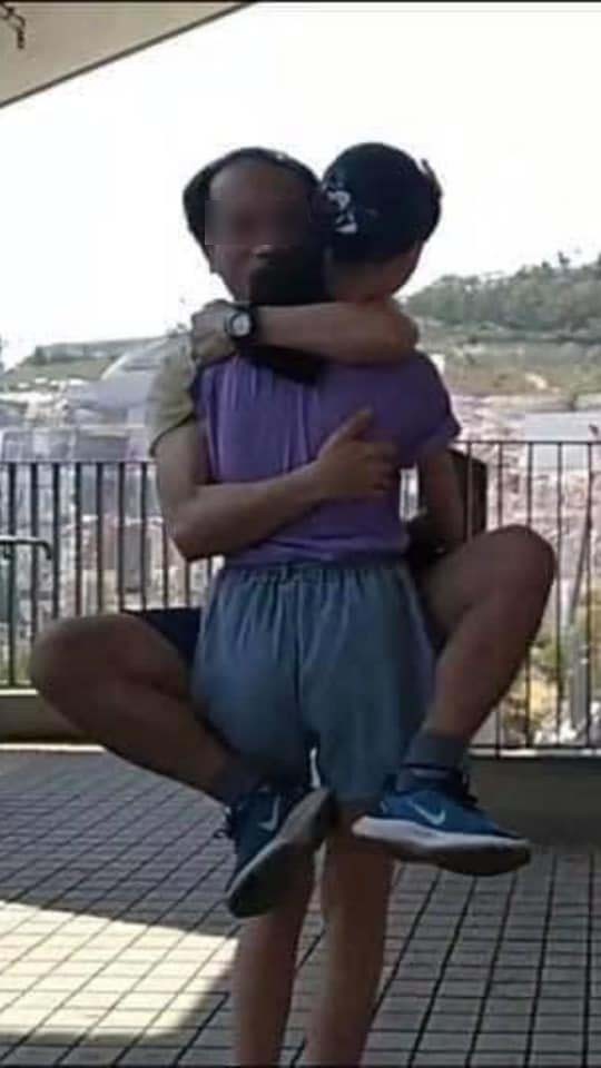 自稱MMA教練「示範動作」