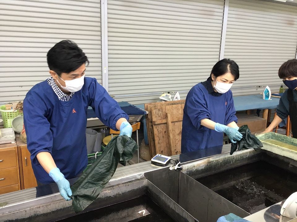 阿波藍口罩套唔止睇起嚟時髦獨特，同時傳承咗自古以來嘅藍染文化，據知阿波藍有被指有抗菌作用添～