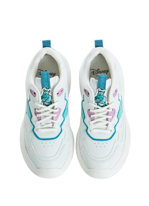 鞋舌以電繡繡出毛毛個樣