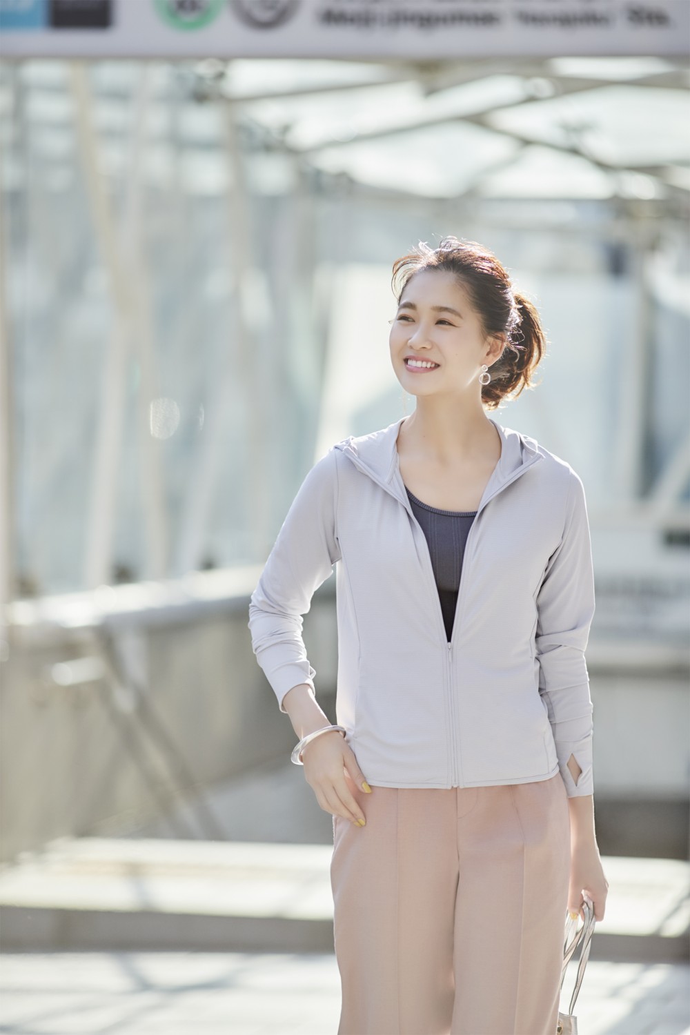 AIRism 抗UV 網紋連帽外套。