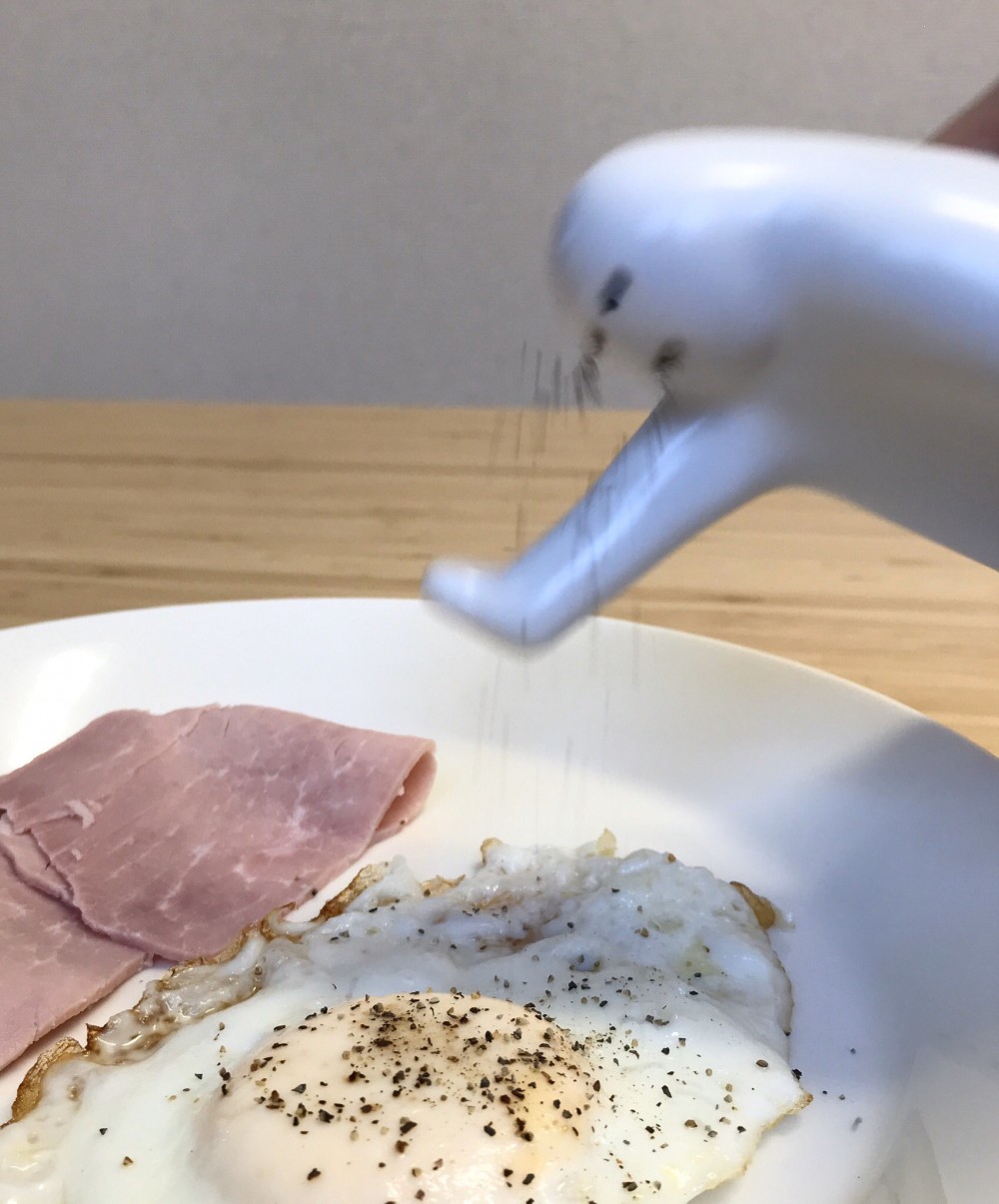 調味料從眼口灑出！