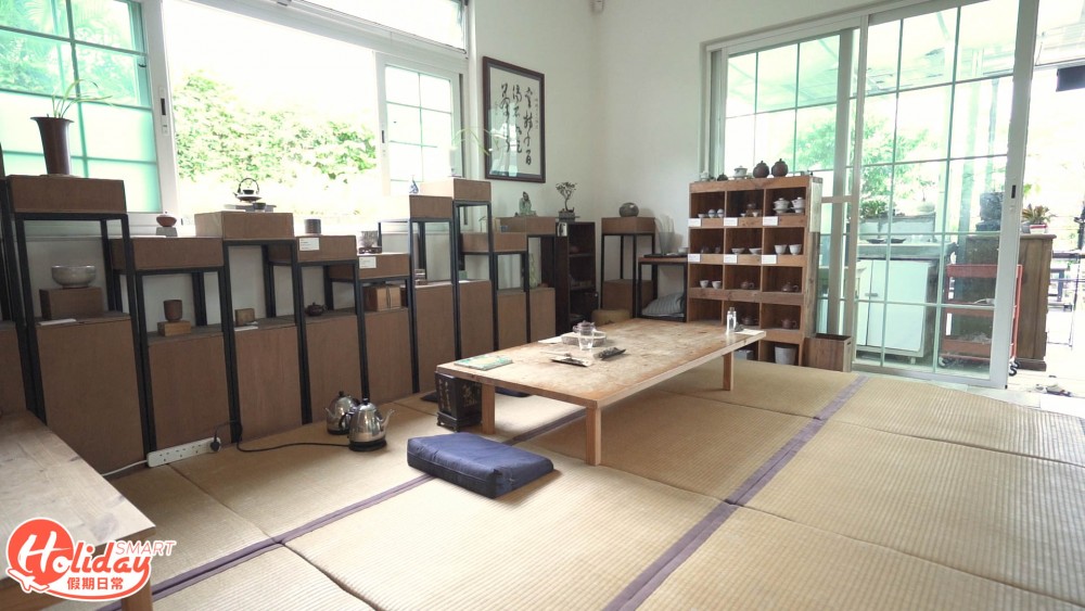 茶室內以木系及白色為主調,感覺清幽。