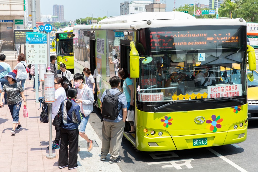 兩地冇時差,生活水平亦相近