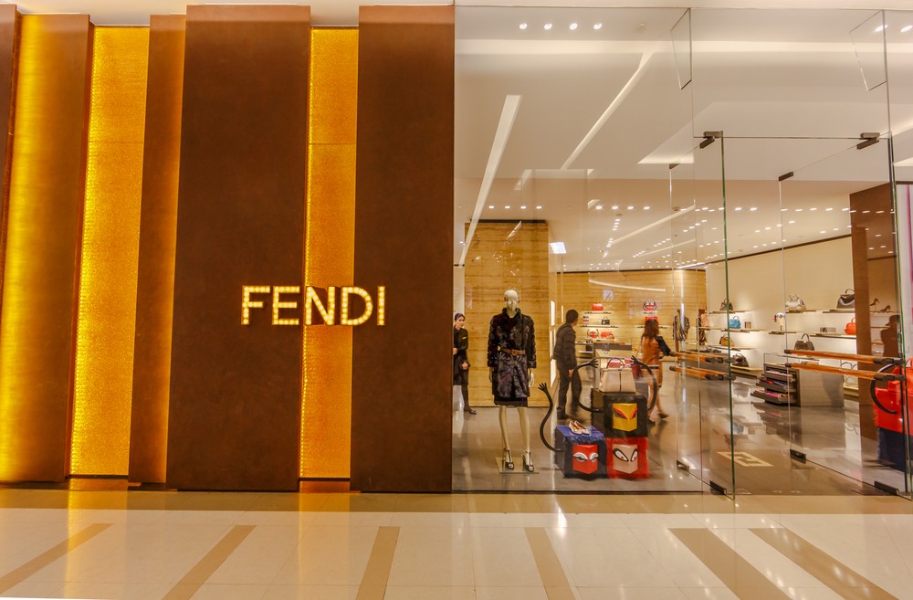 歐美地區嘅門店亦已關閉1個月