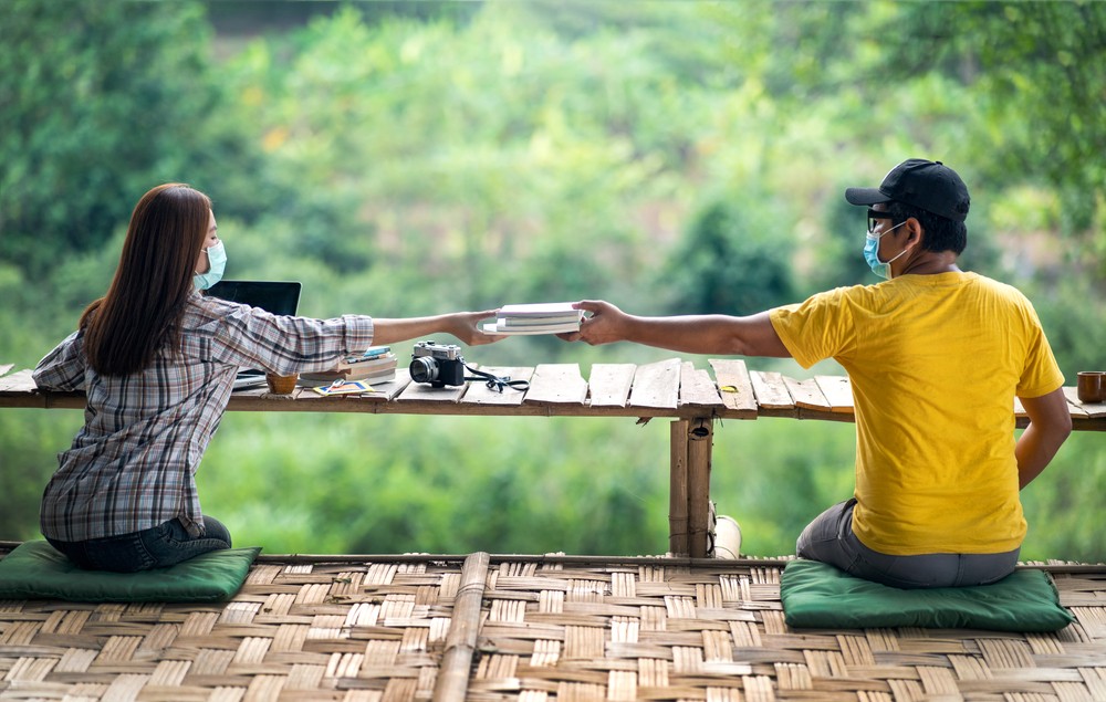 如果符合社交距離規定，仍會允許小團體面對面教學