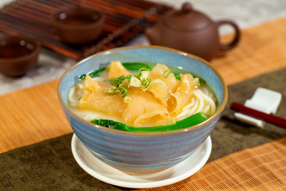 濃雞湯花膠米線