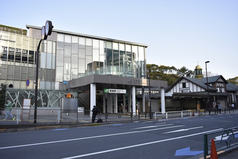 新車站嘅玻璃外牆感覺摩登