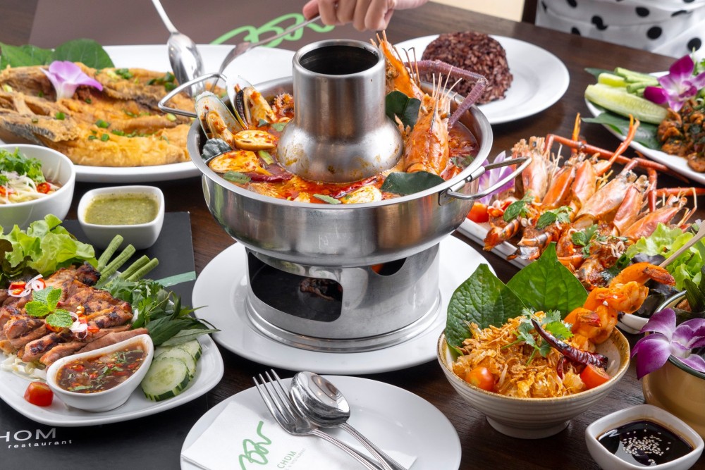 Chom Cafe and Restaurant