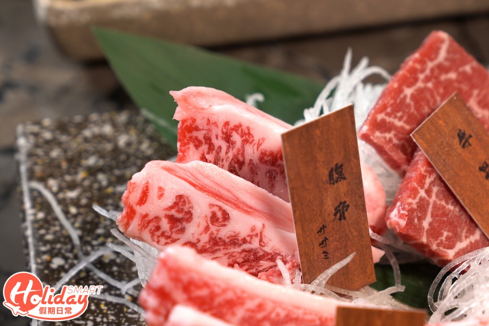 每隻和牛只有8至10公斤的牛腹脅肉,則是靠近牛大腿根側的五花肉部位。