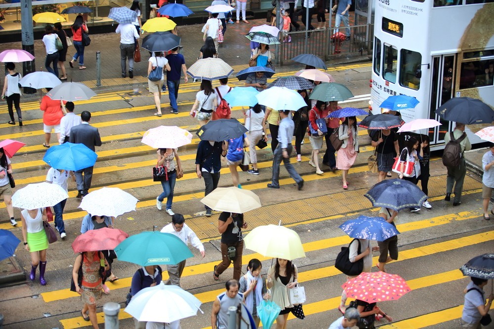 天文台天氣預報顯示,端午節短暫時間有陽光,有幾陣驟雨。局部地區更有雷暴。