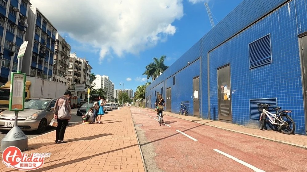 單車徑鄰近港鐵站，如上水站、大學站等，站內會設有單車匯合中心