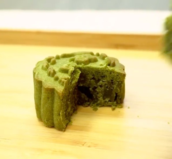 入口微甜,中間食到乾燥芫荽,口感豐富有層次