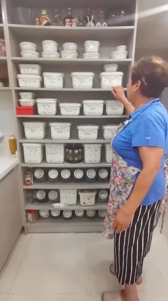 肥媽廚房仲有一個9層高嘅香料櫃