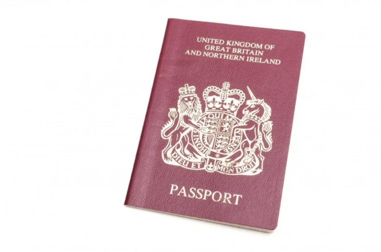 申請人於英國居留滿5年後便可申請定居身份（settled status），再定居1年後，即可正式申請成為公民。