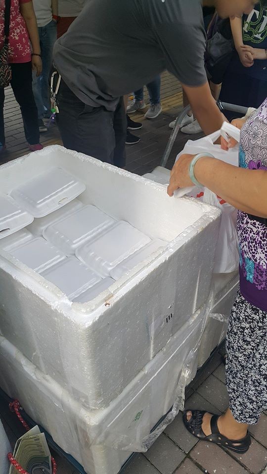 「北河同行」一向有喺深水埗舉行派飯活動,對象包括各屋村嘅長者。