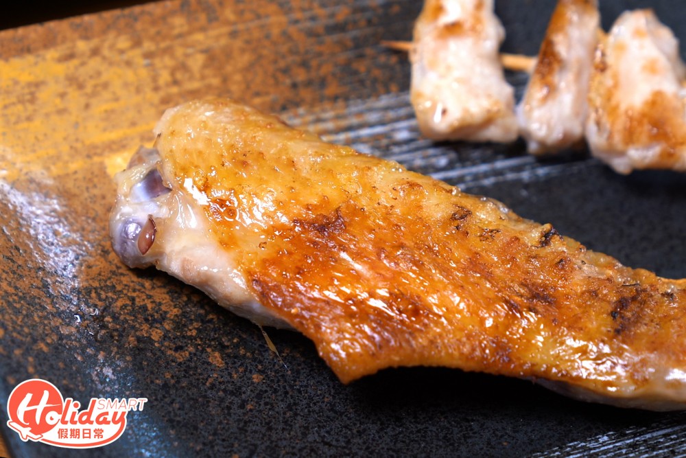 外皮燒至卜卜脆，燒時只加鹽帶出食材原味。