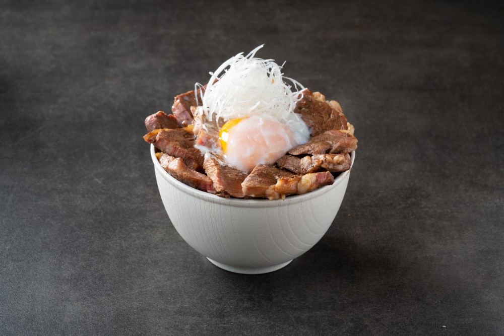 備有多款師傅精選丼飯及壽司拼盤。