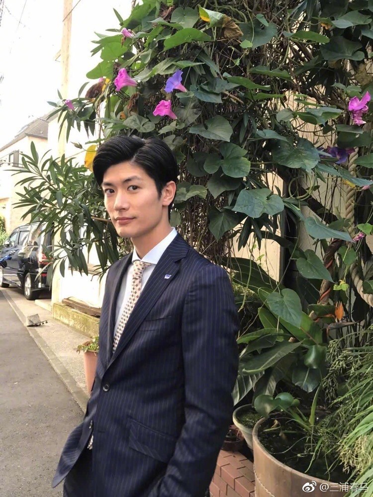 家中經濟由三浦春馬承擔,最近佢甚至幾乎同母親斷絕聯絡