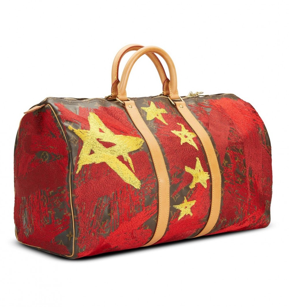 Lane Crawford連卡佛官網近日出售一系列國旗手袋，其中包括3款中國五星紅旗手袋。