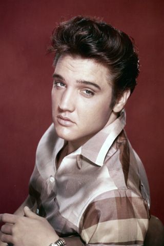 美國搖滾天王「貓王」埃爾維斯皮禮士利（Elvis Presley）係引領20世紀嘅潮流文化嘅靈魂人物。