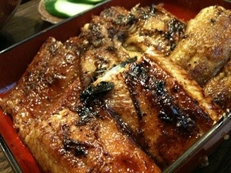 鰻魚屋嘅秘製醬汁由現任店主村上由紀穂嘅祖父於1908年開業時流傳至今