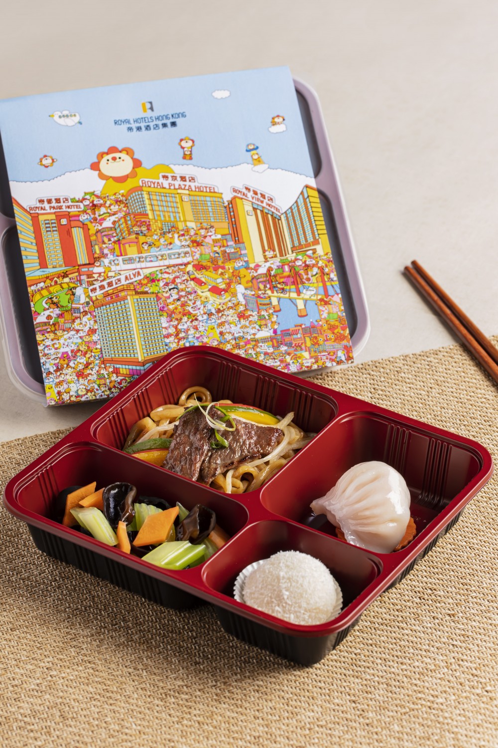 燒汁牛肉炒烏冬、泮香芹小耳、筍尖鮮蝦餃、古法糯米