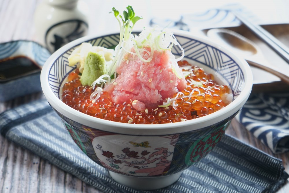 蔥吞拿魚碎三文魚籽丼
