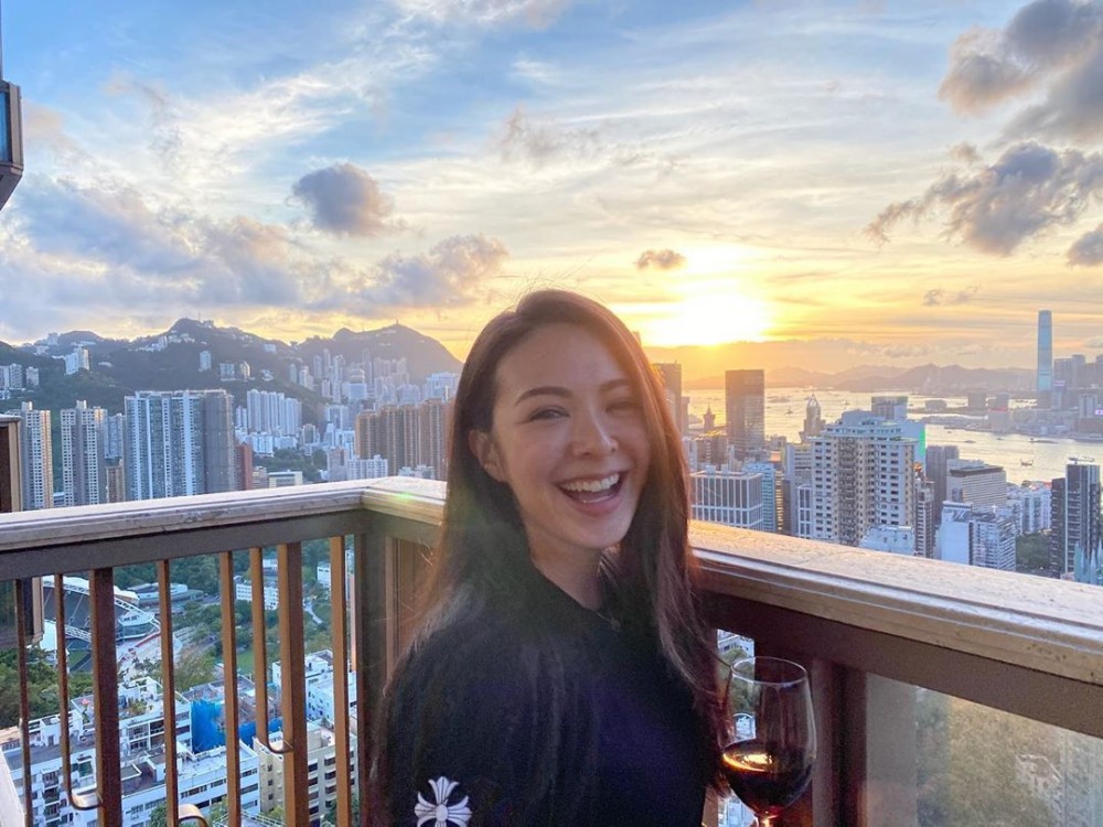 JW王灝兒日前宣傳新歌《小半生》,並宣布同舊唱片公司Sunny Idea約滿