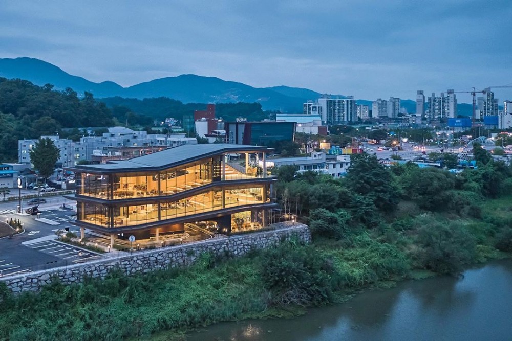 全韓國最大Starbucks新開幕