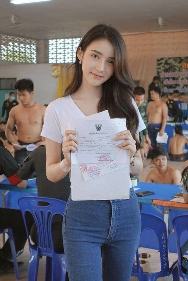 泰國女星Yoshi Rinrada曾獲泰國變性人選美大賽冠軍,後來更入埋娛樂圈添!