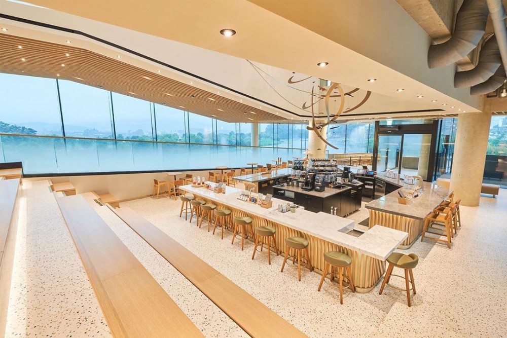 全韓國最大Starbucks新開幕